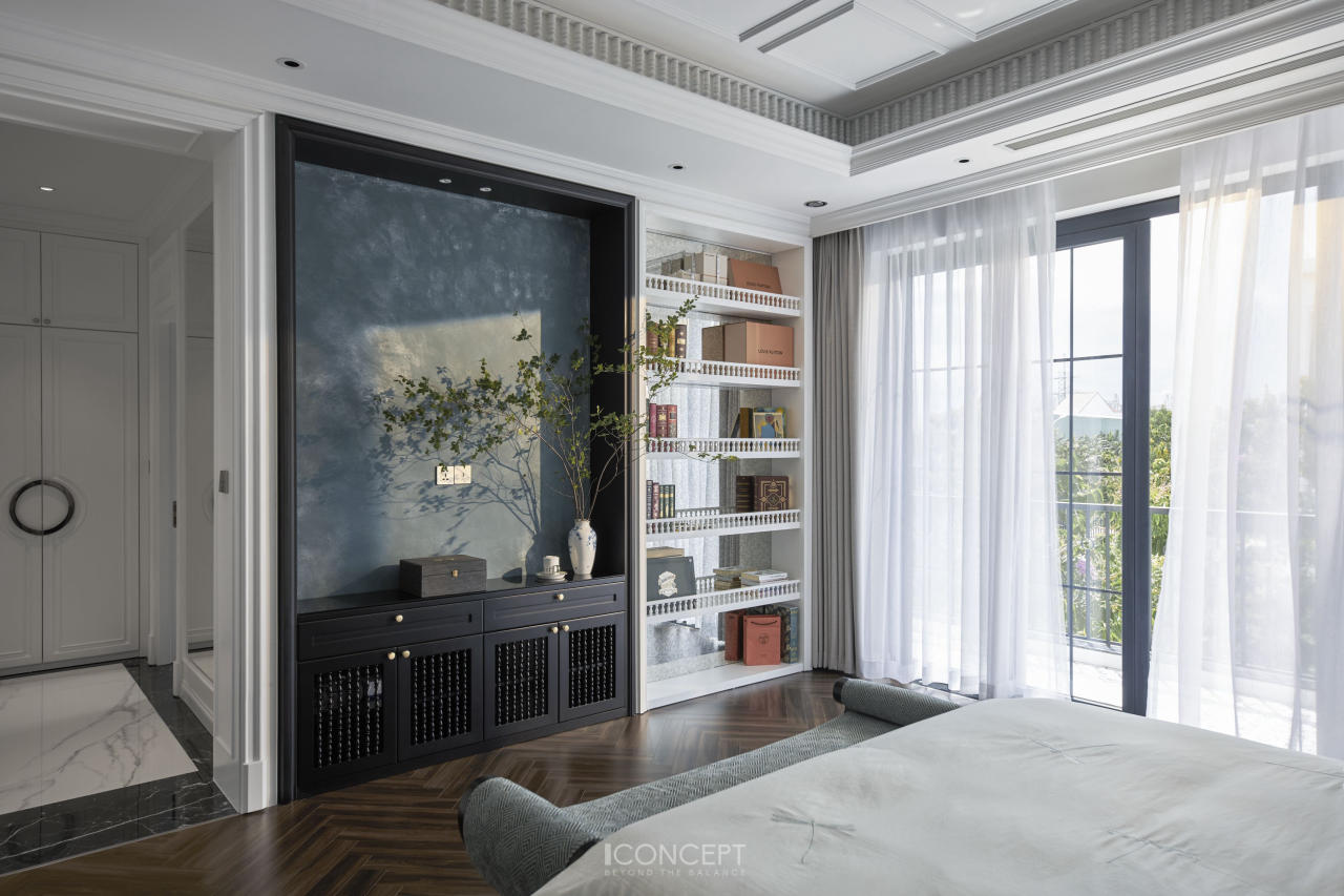 Hệ thống tủ kệ được thiết kế tinh tế cho Gia 